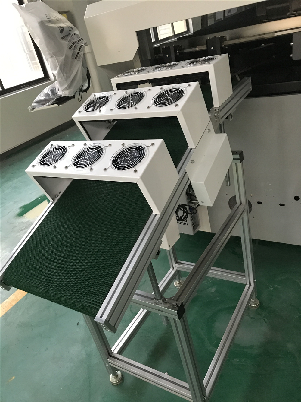 注塑機(jī)側(cè)小皮帶機(jī)